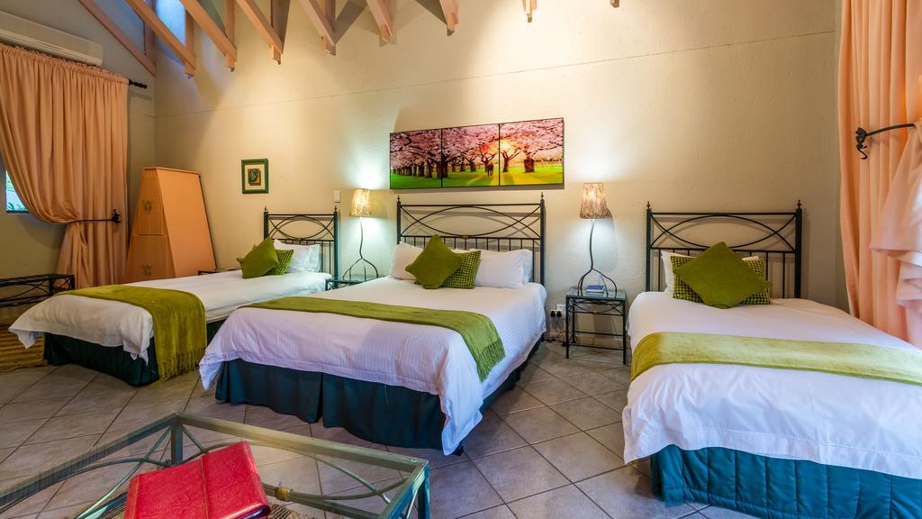 Joern'S Gaestehaus Mbombela Chambre photo