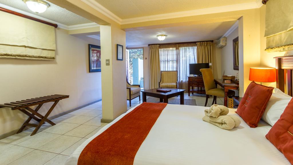 Joern'S Gaestehaus Mbombela Chambre photo