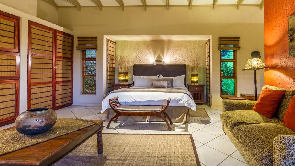 Joern'S Gaestehaus Mbombela Extérieur photo