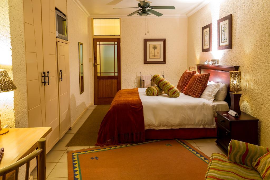 Joern'S Gaestehaus Mbombela Chambre photo