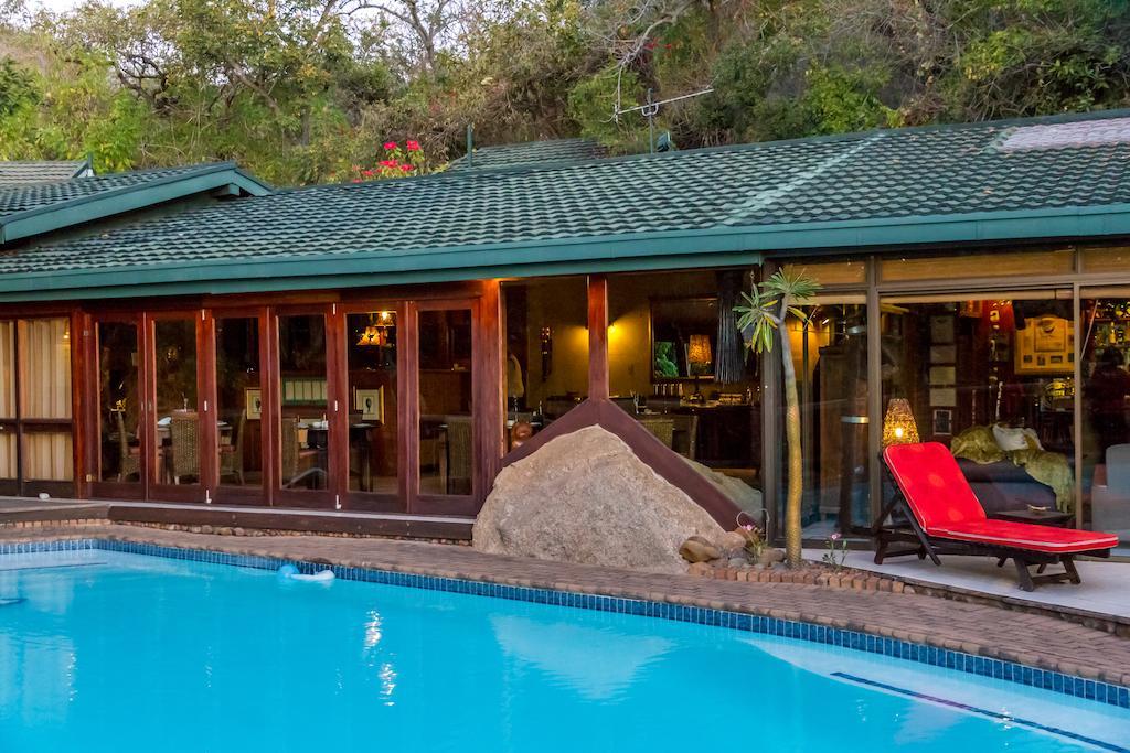 Joern'S Gaestehaus Mbombela Extérieur photo